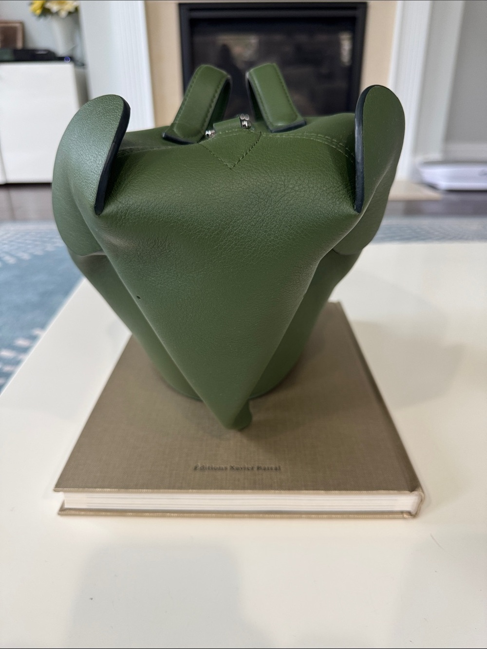 NWT LOEWE Large Elephant Bag in Classic Calfskin- highly collectible piece - Picture 2 of 10